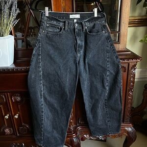 Abercrombie & Fitch Black The Barrel Jean Mid Rise Curve Love Short 28s